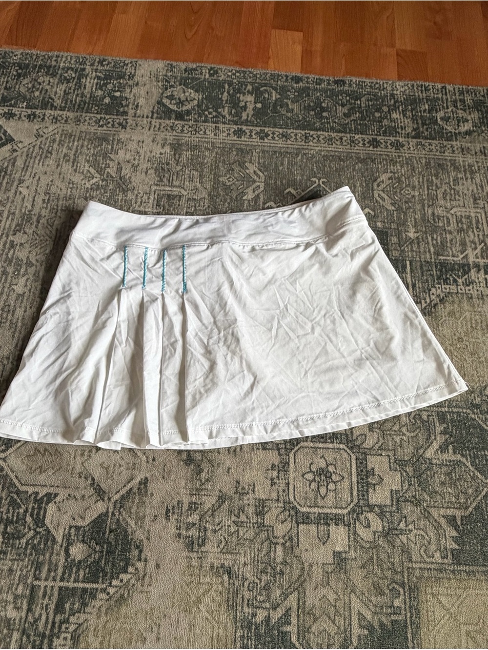 Athleta women’s second wind pleated white skort size large